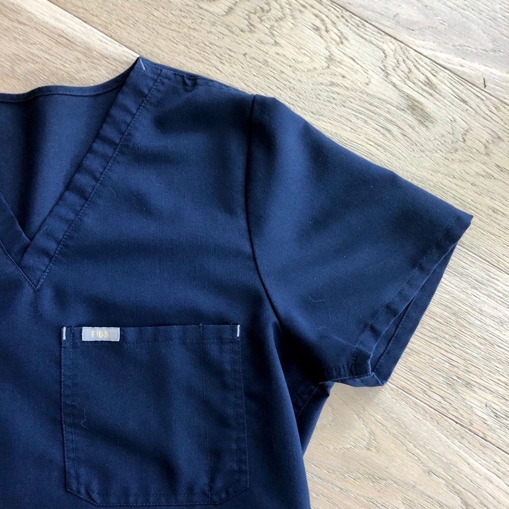 FIGS Navy Scrub Top in Small